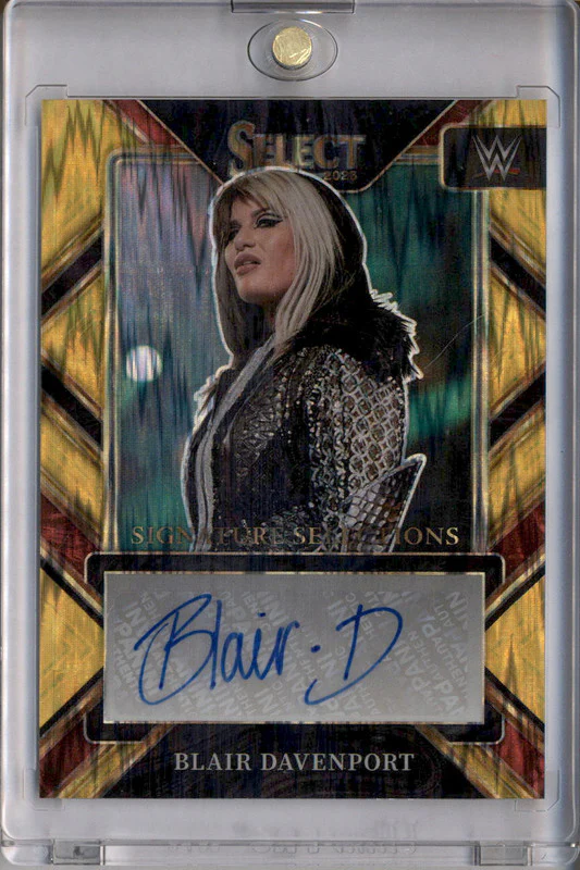 2023 Select WWE Signature Selections Prizms Gold Flash Blair Davenport Auto /5
